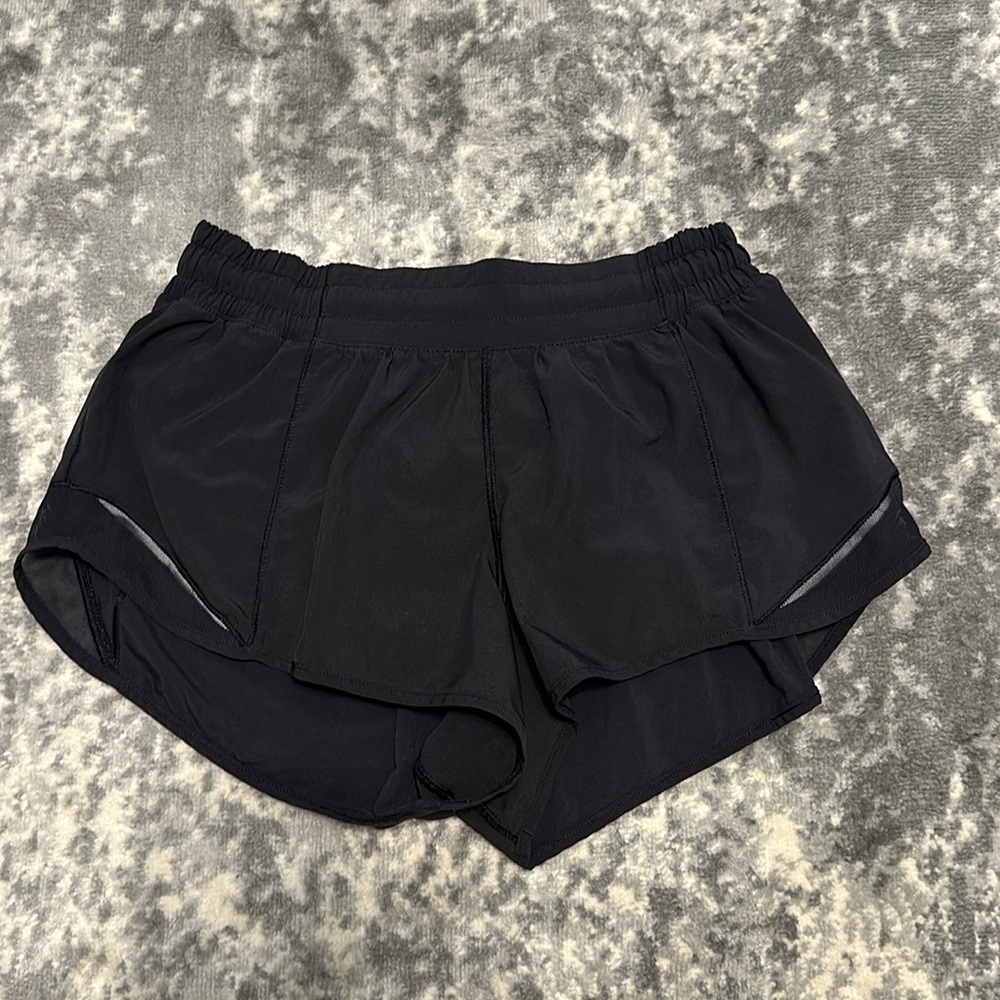 Hotty Hot Low-Rise Lined Short 2.5" in black